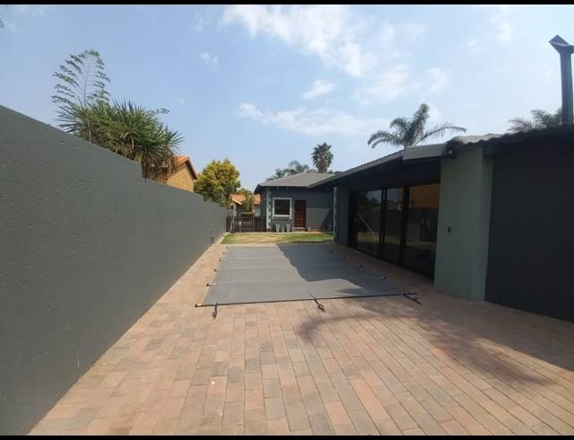 3 BEDROOM HOUSE TO LET IN SONNEVELD